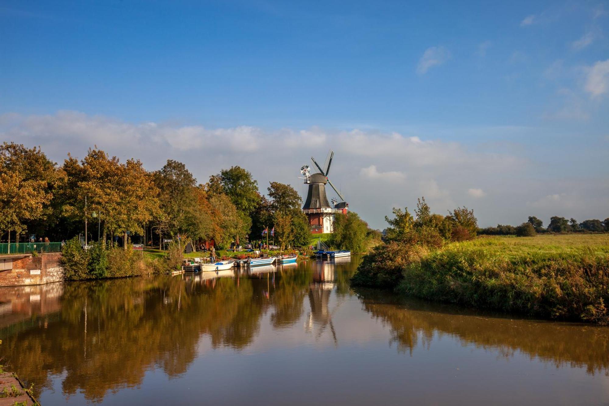 Hotel Grachtenhuus Greetsiel Exterior photo